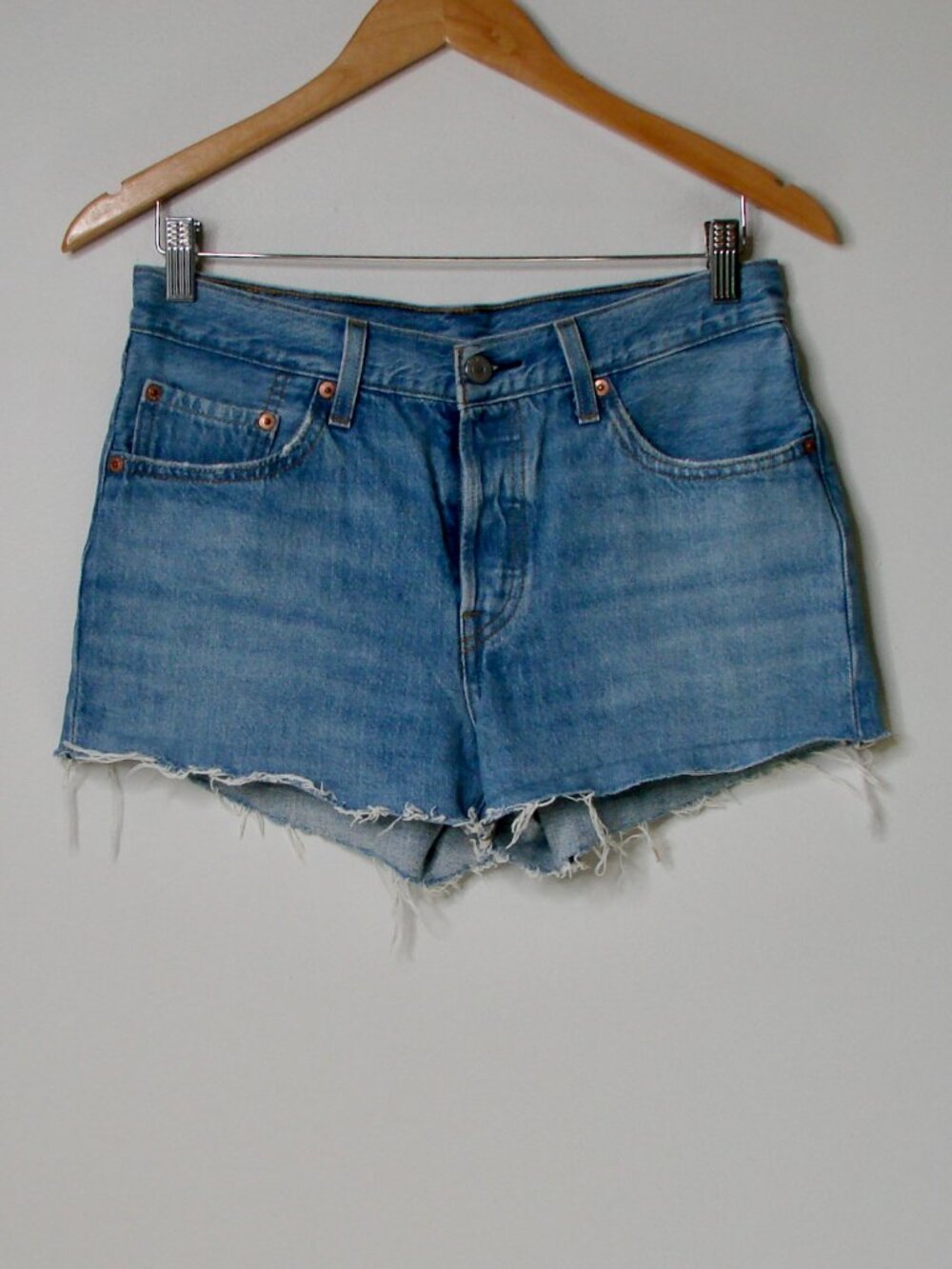 Levi's 501 Denim Jean Shorts Cut OffsRed Tab Frayed Raw Hem Button Front Size 27